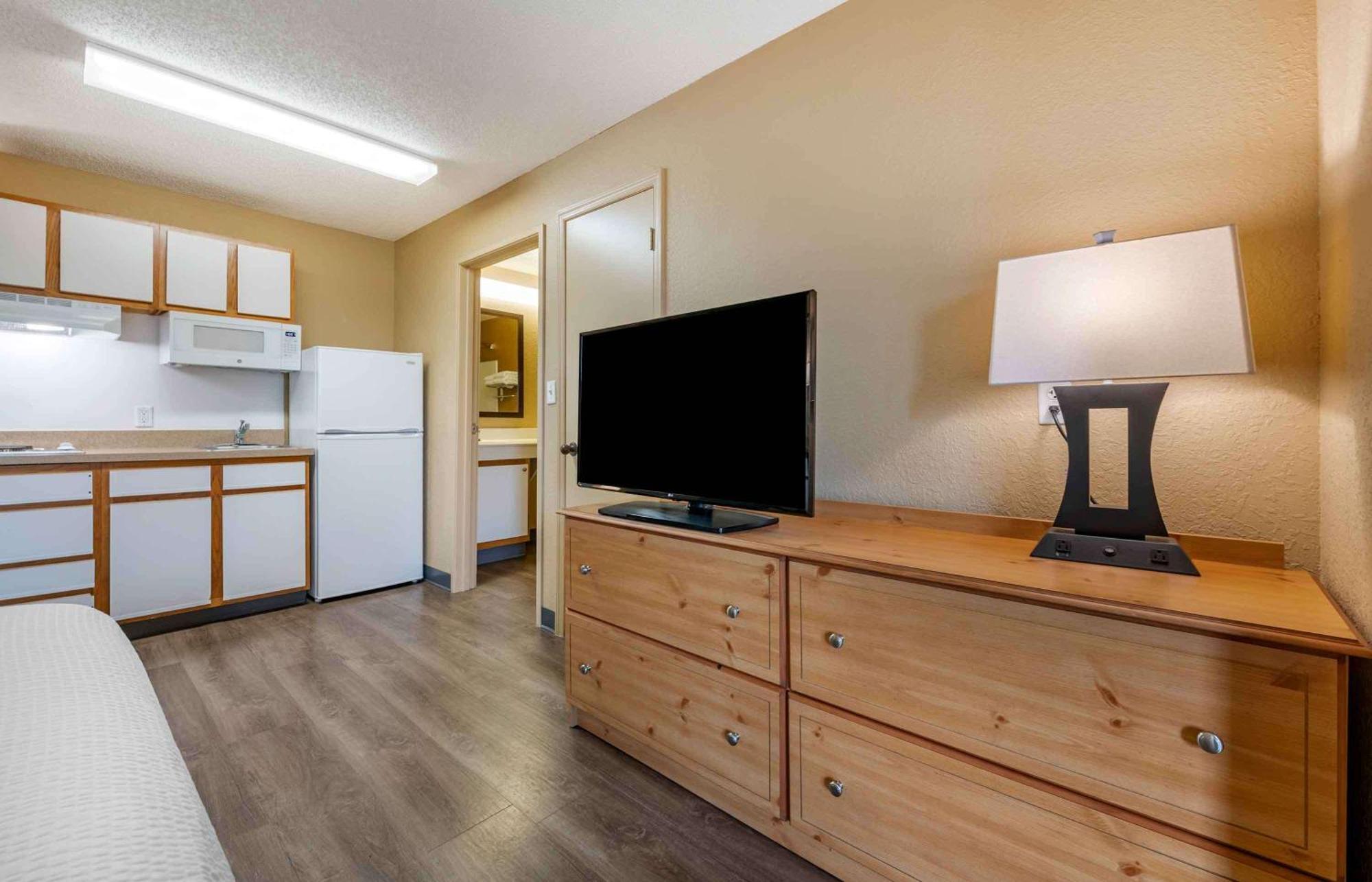 Extended Stay America Select Suites - Jacksonville - Southside - St Johns Towne Ctr Exterior photo